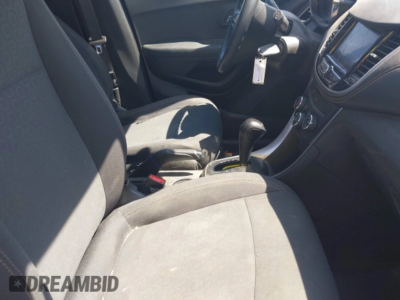 2020 Chevrolet Trax LS z VIN 3GNCJKSB0LL130816, wystawiony jako IAAI lot #42225467 z przebiegiem 55 943 mil mil oraz . Historia ofert i sprzedaży dostępna na DreamBid. Obrazek 5.