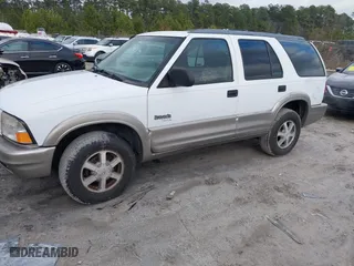 2001 Oldsmobile Bravada with VIN 1GHDT13W512122383, listed as a IAAI auction lot 41624026 with 176,973 mi miles. Bid and sale history available at carsss.com. Image 2.