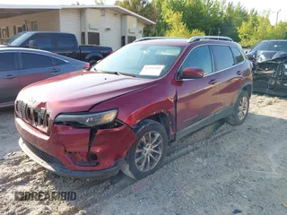 2019 Jeep Cherokee Latitude z VIN 1C4PJLCB9KD325901, wystawiony jako IAAI lot #42234702 z przebiegiem 212 784 mil mil oraz . Historia ofert i sprzedaży dostępna na DreamBid. Obrazek 17.