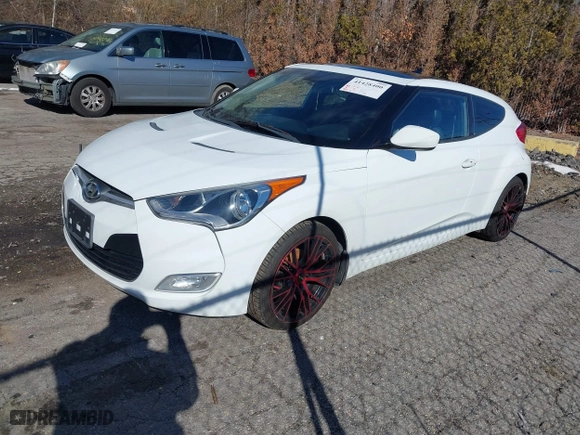 2015 Hyundai Veloster RE:FLEX with VIN KMHTC6AD9FU233378, listed as a IAAI auction lot 41428400 with 99,275 mi miles. Bid and sale history available at carsss.com. Image 2.