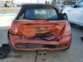 2015 MINI Convertible S z VIN WMWZP3C52FT708282, wystawiony jako Copart lot #42491815 z przebiegiem 31 586 mil mil oraz Szkoda całkowita • Salvage title. Historia ofert i sprzedaży dostępna na DreamBid. Obrazek 6.