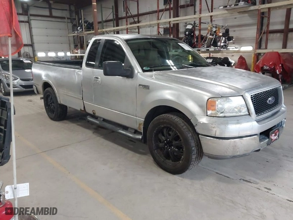 2005 Ford F-150 XL with VIN 1FTRF12W15NA18935, listed as a IAAI auction lot 41942570 with 152,708 mi miles. Bid and sale history available at carsss.com. Image 1.