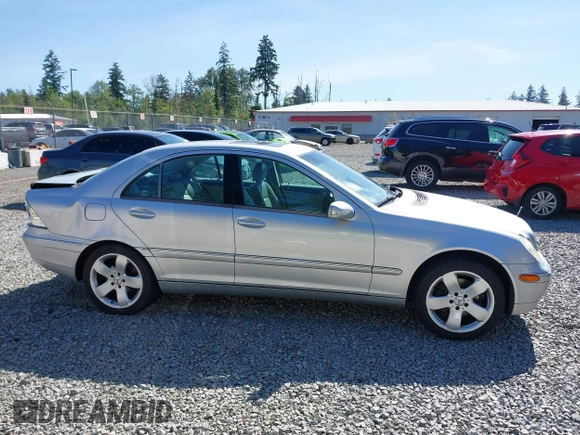 2001 Mercedes-Benz C 230/260/280/320 z VIN WDBRF61J51F013288, wystawiony jako IAAI lot #42322128 z przebiegiem Nie podano mil oraz . Historia ofert i sprzedaży dostępna na DreamBid. Obrazek 13.
