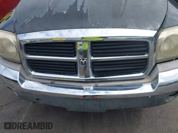 2005 Dodge Dakota SLT z VIN 1D7HE42K55S166266, wystawiony jako IAAI lot #42449608 z przebiegiem 192 728 mil mil oraz . Historia ofert i sprzedaży dostępna na DreamBid. Obrazek 6.