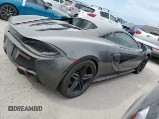 2017 McLaren 570S z VIN SBM13DAAXHW003255, wystawiony jako Copart lot #76261244 z przebiegiem Nie podano mil oraz Szkody całkowita. Historia ofert i sprzedaży dostępna na DreamBid. Obrazek 3.