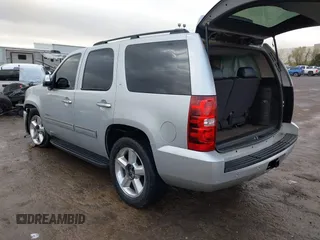 2010 Chevrolet Tahoe LT z VIN 1GNUCBE01AR110623, wystawiony jako IAAI lot #41939453 z przebiegiem 187 308 mil mil oraz . Historia ofert i sprzedaży dostępna na DreamBid. Obrazek 3.