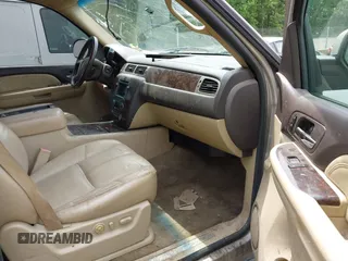 2009 GMC Yukon Denali z VIN 1GKFK03259R271652, wystawiony jako IAAI lot #42463982 z przebiegiem Nie podano mil oraz . Historia ofert i sprzedaży dostępna na DreamBid. Obrazek 5.