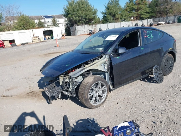 2024 Tesla Model Y with VIN 7SAYGDED3RF092501, listed as a IAAI auction lot 40820923 with 4,688 mi miles and . Bid and sale history available at DreamBid. Image 17.
