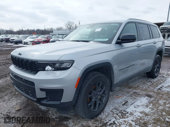 2024 Jeep Grand Cherokee Laredo z VIN 1C4RJKAG6R8527275, wystawiony jako IAAI lot #41628266 z przebiegiem 27 823 mil mil oraz . Historia ofert i sprzedaży dostępna na DreamBid. Obrazek 2.