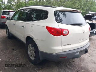 2011 Chevrolet Traverse 1LT z VIN 1GNKRGED3BJ128529, wystawiony jako IAAI lot #42355440 z przebiegiem 166 008 mil mil oraz . Historia ofert i sprzedaży dostępna na DreamBid. Obrazek 3.
