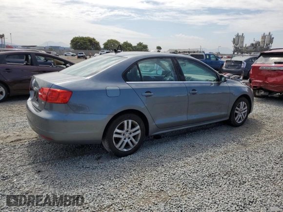 2014 Volkswagen Jetta SE with VIN 3VWD17AJ8EM285840, listed as a Copart auction lot 63943435 with 137,555 mi miles and Clean title. Bid and sale history available at DreamBid. Image 3.