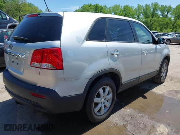 2011 Kia Sorento LX with VIN 5XYKTCA18BG029011, listed as a IAAI auction lot 42101307 with 158,762 mi miles. Bid and sale history available at carsss.com. Image 4.