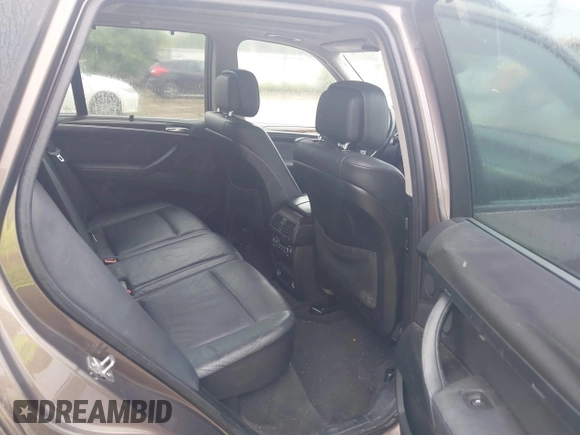 2012 BMW X5 35i z VIN 5UXZV4C51CL749379, wystawiony jako IAAI lot #42494275 z przebiegiem 137 768 mil mil oraz . Historia ofert i sprzedaży dostępna na DreamBid. Obrazek 8.