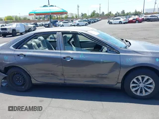 2017 Toyota Camry XLE z VIN 4T1BF1FK6HU369645, wystawiony jako IAAI lot #42371611 z przebiegiem 65 716 mil mil oraz . Historia ofert i sprzedaży dostępna na DreamBid. Obrazek 14.