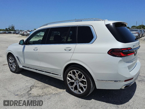 2025 BMW X7 xDrive40i z VIN 5UX23EM02S9W38321, wystawiony jako Copart lot #57358565 z przebiegiem 24 910 mil mil oraz Tytuł czysty. Historia ofert i sprzedaży dostępna na DreamBid. Obrazek 2.