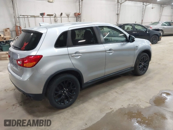 2017 Mitsubishi Outlander ES z VIN JA4AP3AU2HZ032372, wystawiony jako IAAI lot #41976700 z przebiegiem 87 827 mil mil oraz . Historia ofert i sprzedaży dostępna na DreamBid. Obrazek 4.