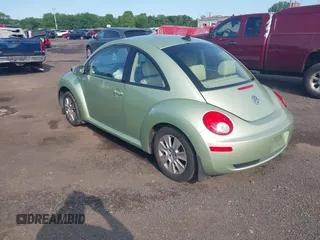 2009 Volkswagen Beetle S with VIN 3VWRW31C29M501964, listed as a IAAI auction lot 42388544 with 99,674 mi miles and . Bid and sale history available at DreamBid. Image 3.
