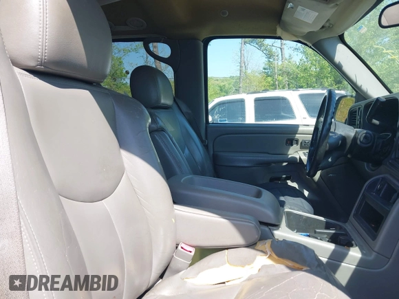 2004 GMC Yukon XL SLT with VIN 1GKFK16Z04R237304, listed as a IAAI auction lot 41987935 with 228,488 mi miles. Bid and sale history available at carsss.com. Image 5.
