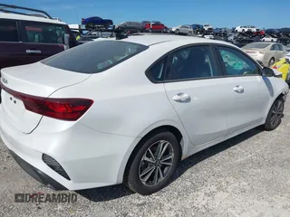 2024 Kia Forte LXS z VIN 3KPF24AD8RE794263, wystawiony jako IAAI lot #40550643 z przebiegiem 10 318 mil mil oraz . Historia ofert i sprzedaży dostępna na DreamBid. Obrazek 4.