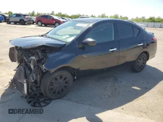 2017 Nissan Versa SV z VIN 3N1CN7AP8HL841701, wystawiony jako Copart lot #55702695 z przebiegiem 111 104 mil mil oraz Szkoda całkowita • Salvage title. Historia ofert i sprzedaży dostępna na DreamBid. Obrazek 1.