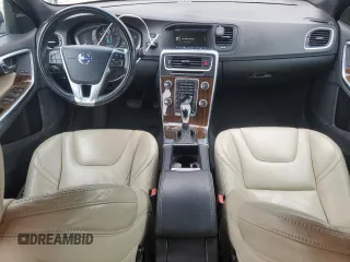 2015 Volvo V60 T5 Drive-E Premier Plus z VIN YV140MEC6F1213575, wystawiony jako Copart lot #52224865 z przebiegiem 78 702 mil mil oraz Szkoda całkowita • Salvage title. Historia ofert i sprzedaży dostępna na DreamBid. Obrazek 8.