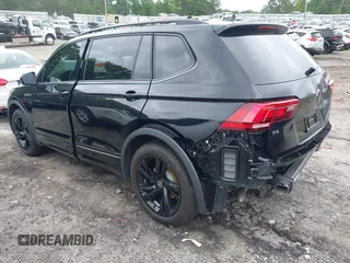 2023 Volkswagen Tiguan SE R-Line Black с VIN 3VVCB7AX2PM083015, выставлен на аукционе IAAI как лот 42129681 с пробегом 13 272 миль миль и . История ставок и продаж доступна на DreamBid. Изображение 3.