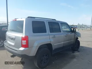 2017 Jeep Patriot Sport SE z VIN 1C4NJRBB9HD194618, wystawiony jako IAAI lot #42006360 z przebiegiem Nie podano mil oraz . Historia ofert i sprzedaży dostępna na DreamBid. Obrazek 4.