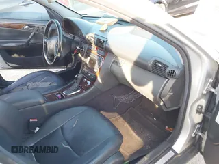 2002 Mercedes-Benz C 230/260/280/320 z VIN WDBRF61J12F141044, wystawiony jako IAAI lot #41424841 z przebiegiem 304 862 mil mil oraz . Historia ofert i sprzedaży dostępna na DreamBid. Obrazek 5.