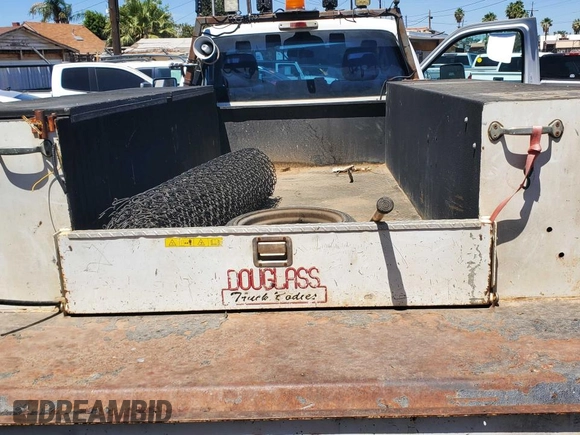2013 Ford F-450 XL with VIN 1FDUF4GY4DEA68941, listed as a Copart auction lot 64725905 with 170,743 mi miles and Clean title. Bid and sale history available at DreamBid. Image 6.