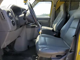 2012 Ford Econoline Cargo Commercial z VIN 1FTNE2ELXCDA87344, wystawiony jako Copart lot #57315465 z przebiegiem 268 716 mil mil oraz Szkody całkowita. Historia ofert i sprzedaży dostępna na DreamBid. Obrazek 7.