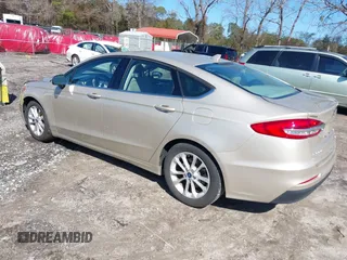 2019 Ford Fusion SE with VIN 3FA6P0HD1KR267041, listed as a IAAI auction lot 41591062 with 29,047 mi miles. Bid and sale history available at carsss.com. Image 3.