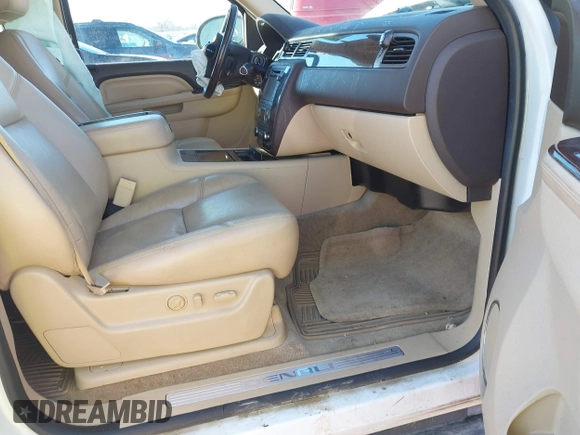 2014 GMC Yukon Denali with VIN 1GKS2EEF2ER111301, listed as a IAAI auction lot 41636112 with 185,956 mi miles. Bid and sale history available at carsss.com. Image 5.