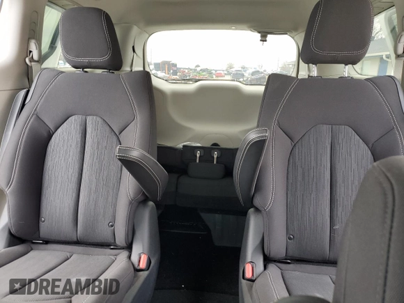 2020 Chrysler Voyager LX z VIN 2C4RC1CG0LR105113, wystawiony jako Copart lot #84686774 z przebiegiem 56 995 mil mil oraz Szkoda całkowita • Salvage title. Historia ofert i sprzedaży dostępna na DreamBid. Obrazek 10.