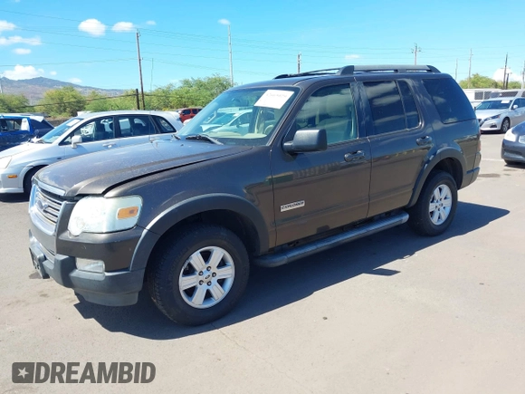 2007 Ford Explorer XLT z VIN 1FMEU63E77UA83607, wystawiony jako IAAI lot #42665029 z przebiegiem 127 542 mil mil oraz . Historia ofert i sprzedaży dostępna na DreamBid. Obrazek 2.
