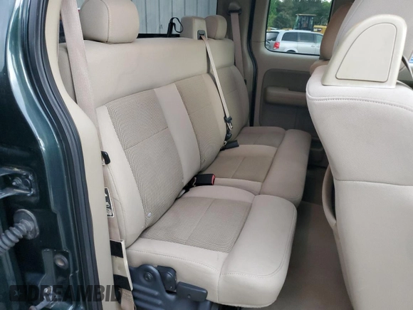 2004 Ford F-150 XL z VIN 1FTPX12574NA72931, wystawiony jako Copart lot #54609905 z przebiegiem 189 605 mil mil oraz Czysty tytuł • Clean title. Historia ofert i sprzedaży dostępna na DreamBid. Obrazek 10.