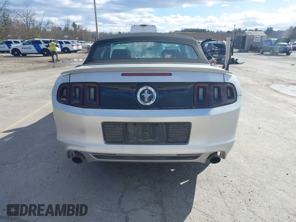 2013 Ford Mustang V6 z VIN 1ZVBP8EMXD5242038, wystawiony jako IAAI lot #41744352 z przebiegiem 167 227 mil mil oraz . Historia ofert i sprzedaży dostępna na DreamBid. Obrazek 16.