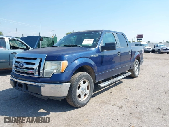 2010 Ford F-150 XL with VIN 1FTEW1C82AKA18064, listed as a IAAI auction lot 40208366 with 233,600 mi miles. Bid and sale history available at carsss.com. Image 2.