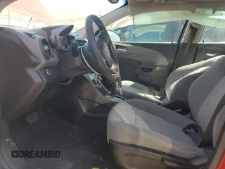 2012 Chevrolet Sonic LS z VIN 1G1JA6SH0C4113041, wystawiony jako Copart lot #58743055 z przebiegiem 69 453 mil mil oraz Szkoda całkowita • Salvage title. Historia ofert i sprzedaży dostępna na DreamBid. Obrazek 7.