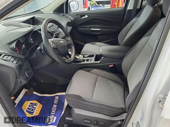 2018 Ford Escape SE z VIN 1FMCU9GD3JUC89119, wystawiony jako IAAI lot #42421139 z przebiegiem 42 209 mil mil oraz . Historia ofert i sprzedaży dostępna na DreamBid. Obrazek 24.