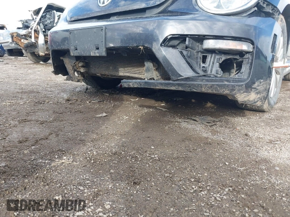 2019 Volkswagen Beetle S с VIN 3VWFD7ATXKM709046, выставлен на аукционе IAAI как лот 41701695 с пробегом 103 043 миль миль и . История ставок и продаж доступна на DreamBid. Изображение 6.