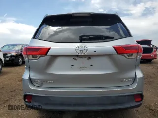 2017 Toyota Highlander LE z VIN 5TDBZRFH9HS436175, wystawiony jako Copart lot #58738425 z przebiegiem 142 786 mil mil oraz Szkoda całkowita • Salvage title. Historia ofert i sprzedaży dostępna na DreamBid. Obrazek 6.