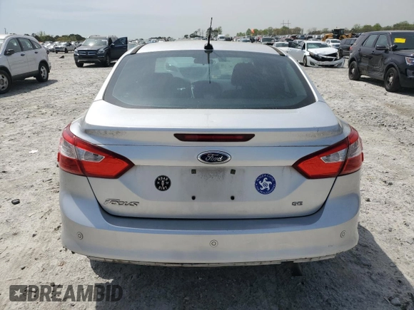 2013 Ford Focus SE z VIN 1FADP3F2XDL258267, wystawiony jako Copart lot #51500095 z przebiegiem 144 370 mil mil oraz Tytuł czysty. Historia ofert i sprzedaży dostępna na DreamBid. Obrazek 6.