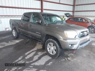 2014 Toyota Tacoma z VIN 3TMMU4FN4EM072128, wystawiony jako IAAI lot #42479725 z przebiegiem 287 877 mil mil oraz . Historia ofert i sprzedaży dostępna na DreamBid. Obrazek 1.