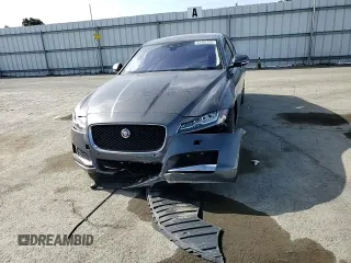 2016 Jaguar XF 35t Prestige with VIN SAJBE4BV8GCY13204, listed as a Copart auction lot 54402355 with 59,030 mi miles and Salvage Title. Bid and sale history available at carsss.com. Image 13.