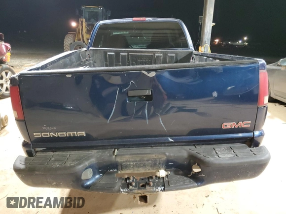 2000 GMC Sonoma SLS with VIN 1GTDT19W2Y8243957, listed as a Copart auction lot 42683455 with 182,447 mi miles and Salvage Title. Bid and sale history available at DreamBid. Image 6.
