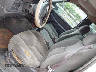 2005 Chevrolet Silverado 3500 z VIN 1GCHK39U75E196856, wystawiony jako IAAI lot #42270278 z przebiegiem Nie podano mil oraz . Historia ofert i sprzedaży dostępna na DreamBid. Obrazek 18.