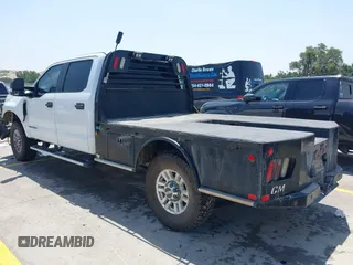 2017 Ford F-250 Lariat with VIN 1FT7W2BT2HEE85692, listed as a IAAI auction lot 42325993 with 211,296 mi miles and . Bid and sale history available at DreamBid. Image 3.