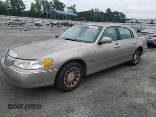 2002 Lincoln Town Car Signature с VIN 1LNHM82W62Y626482, выставлен на аукционе Copart как лот 64401395 с пробегом 120 523 миль миль и Чистый • Clean title. История ставок и продаж доступна на DreamBid. Изображение 1.