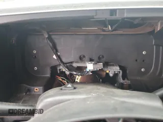 2005 Chevrolet Silverado SS z VIN 2GCEK19N751150820, wystawiony jako Copart lot #77775794 z przebiegiem Nie podano mil oraz Tytuł czysty. Historia ofert i sprzedaży dostępna na DreamBid. Obrazek 9.