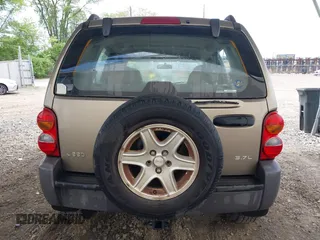 2003 Jeep Liberty Sport z VIN 1J4GK48K63W602709, wystawiony jako IAAI lot #42176496 z przebiegiem 151 397 mil mil oraz . Historia ofert i sprzedaży dostępna na DreamBid. Obrazek 16.